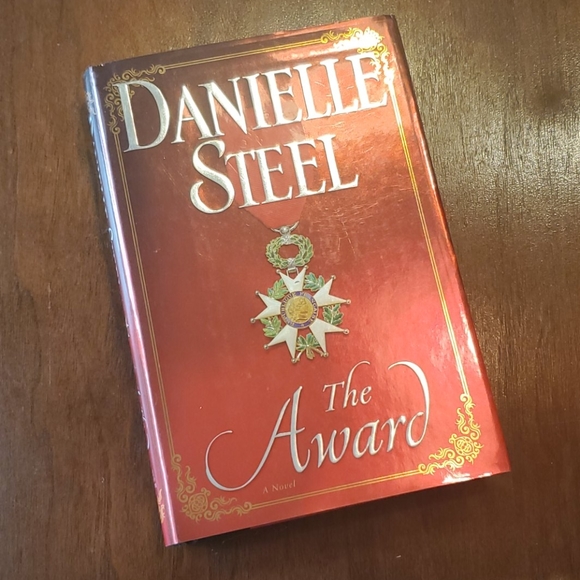 4 for $25! Lot of Danielle Steel Books 📚 - Picture 5 of 13